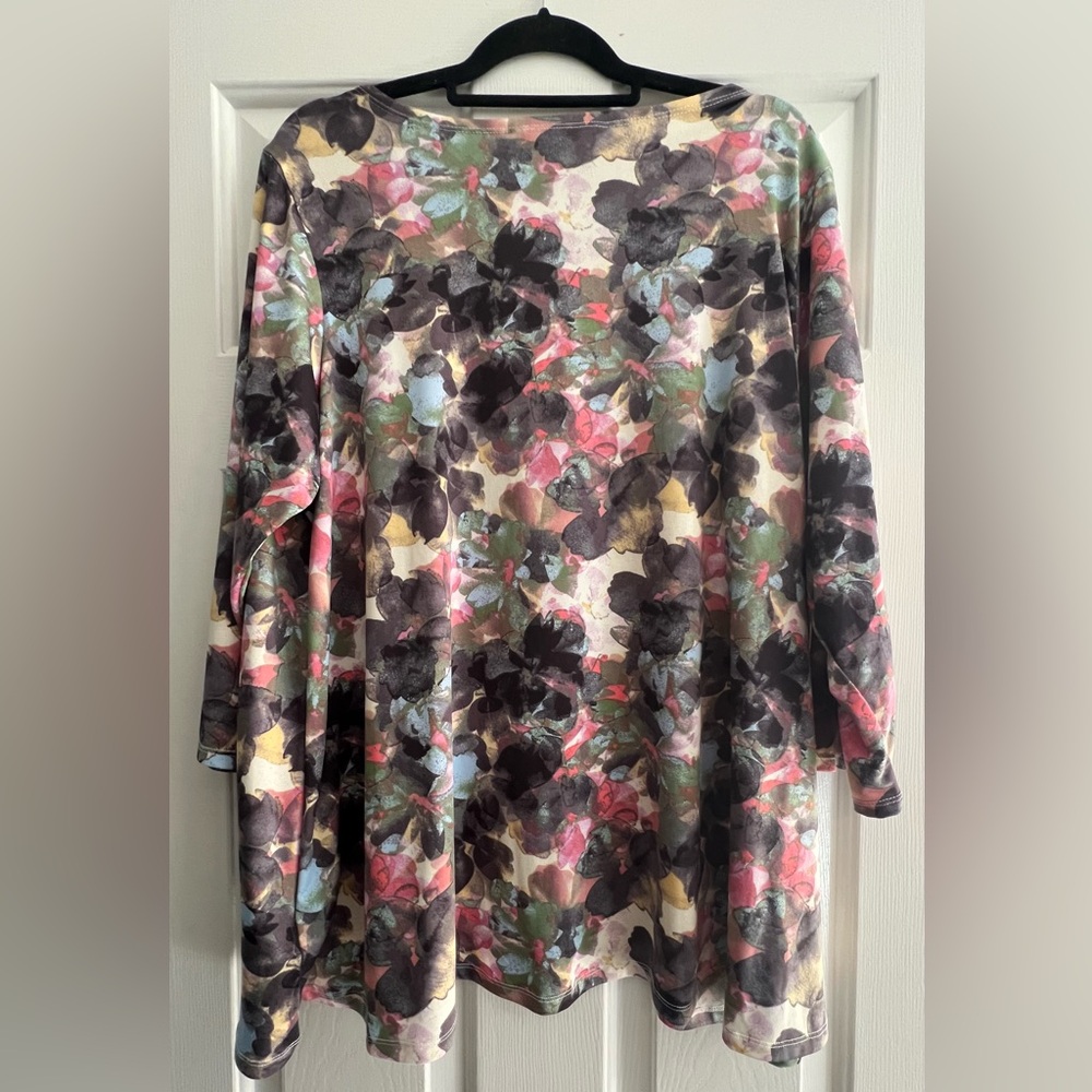 Zac & Rachel long sleeve round neck in size 1X. - Picture 2 of 3